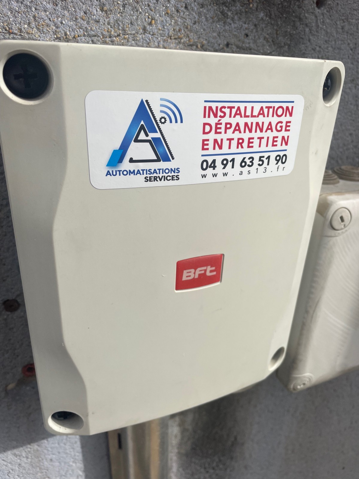 dépannage et réparation moteur de portail battant hydraulique Bft lux par le professionnel expert BFT Automatisations Services septèmes sur les communes à proximité de Marseille et Aix en provence 13100