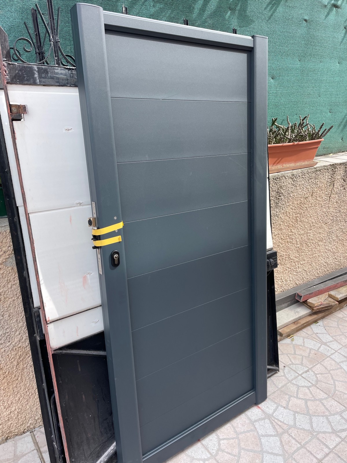 pose portillon forme droite aluminium gamme first atlantem fabrication francaise pour pavillon situé sur marseille 13012 as13 septèmes 13240