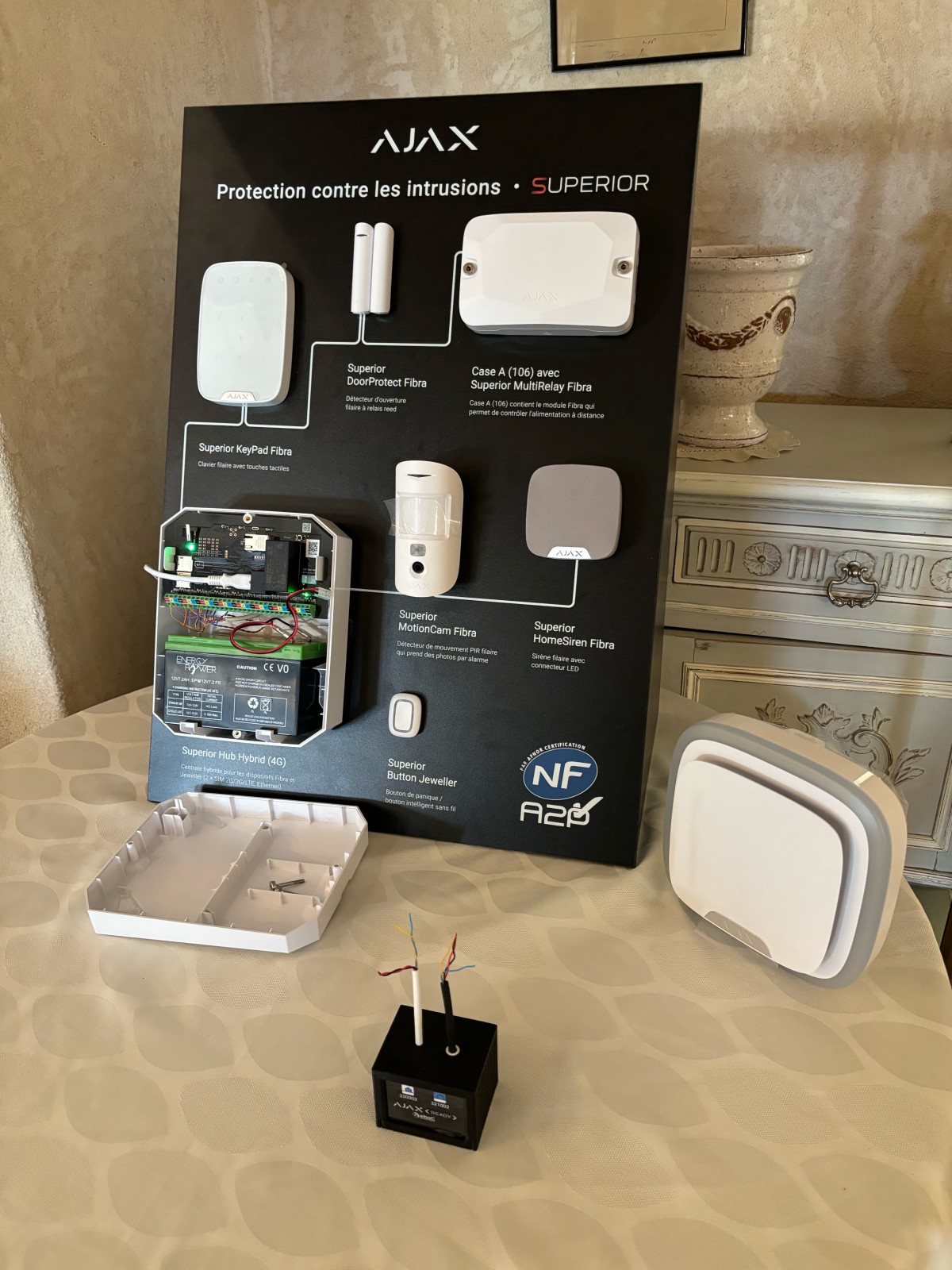 Installation d’alarme AJAX sans fil à Aix-en-Provence. Système sans abonnement, simple et sécurisé pour particuliers. Contactez Automatisations Services au 04 69 00 12 45.