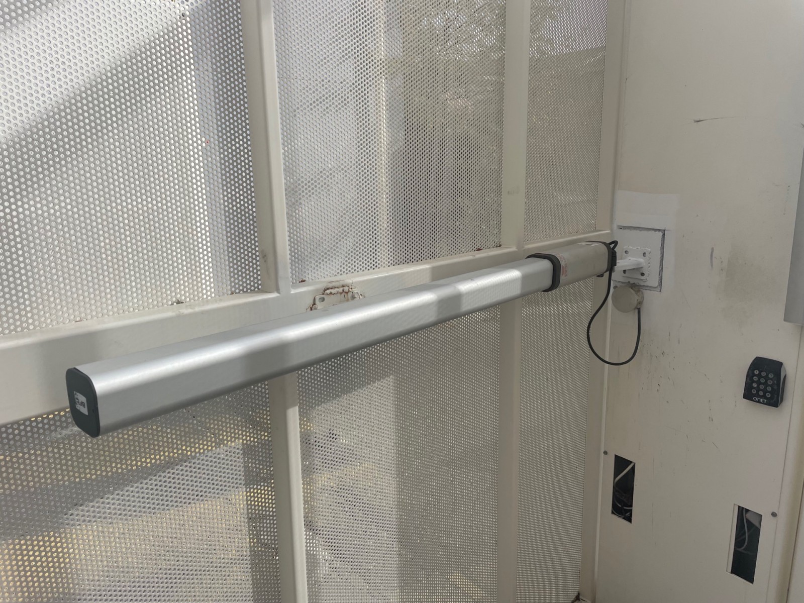 dépannage et réparation moteur de portail battant hydraulique Bft lux par le professionnel expert BFT Automatisations Services septèmes sur les communes à proximité de Marseille et Aix en provence 13100