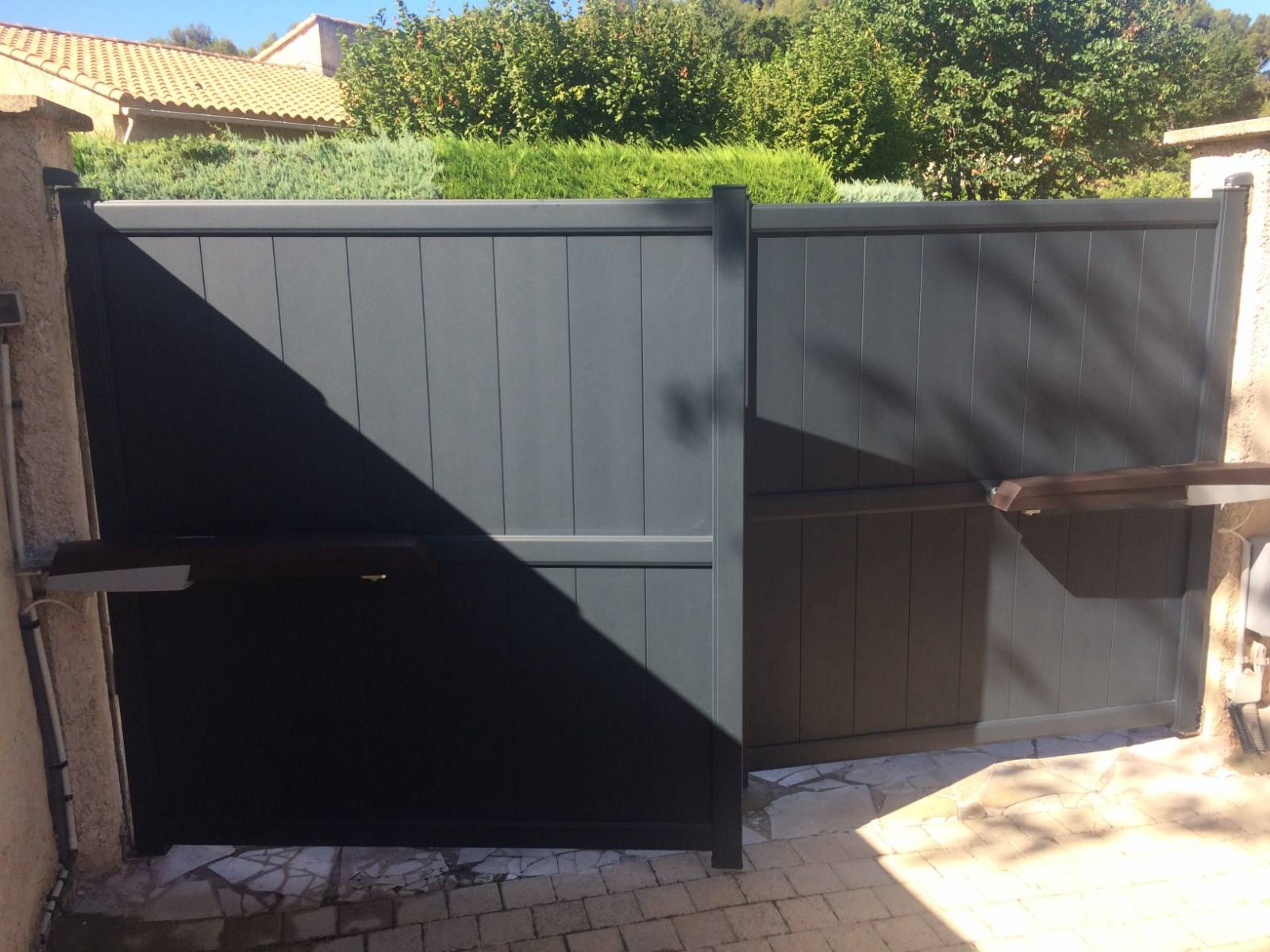 portail aluminium double vantail électrique cabriès