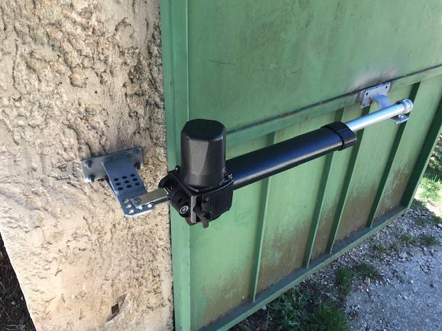 fixation vérin automatisme came de portail battant dépannage par AS13 à Gardanne 13120