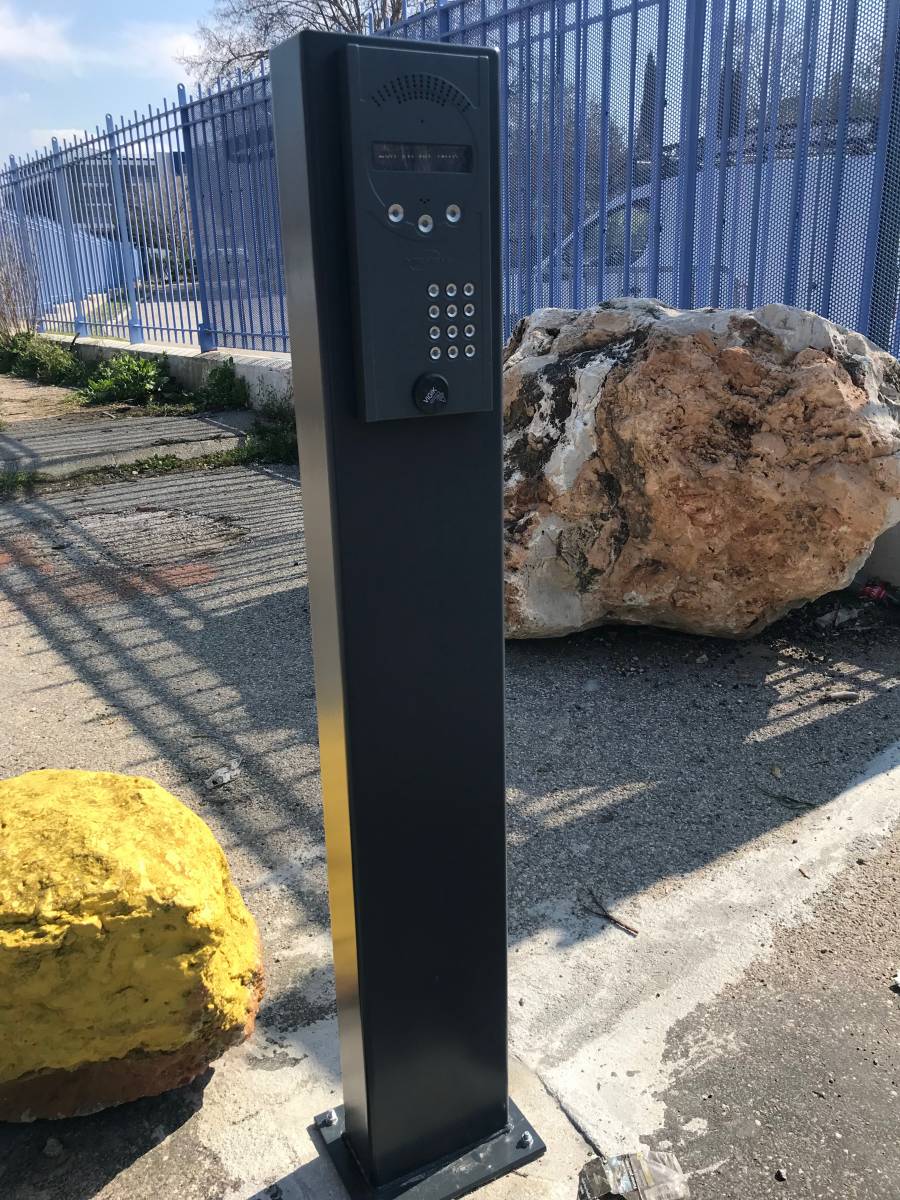 Fabrication sur mesure d'un potelet pour portier extérieur intratone Septèmes les Vallons 13240