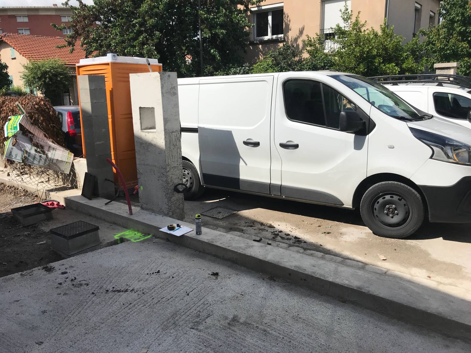 Réalisation maçonnerie longrine béton et piliers pour portail coulissant Aix Marseille 13