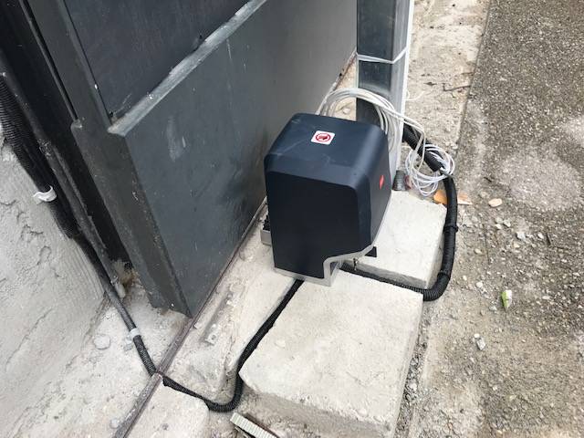 Pour installer un moteur de portail par un professionnel contacter Automatisations Services à Septèmes les vallons 13240