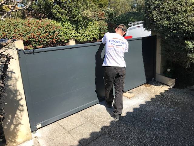 pose portail aluminium manuel à deux battants par le professionnel Automatisations Services 13240