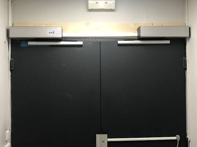 Porte électrique installée par Automatisations Services AS13 près de Plan de Campagne 13480
