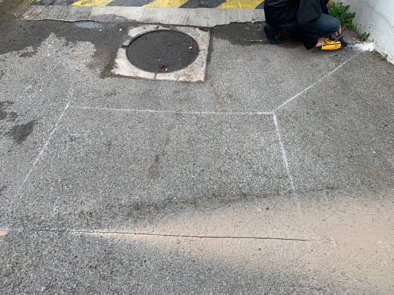 Boucle magnétique au sol de sécurité ou de commande avec détection de boucle pour portails et portes automatiques par Automatisations Services 13240