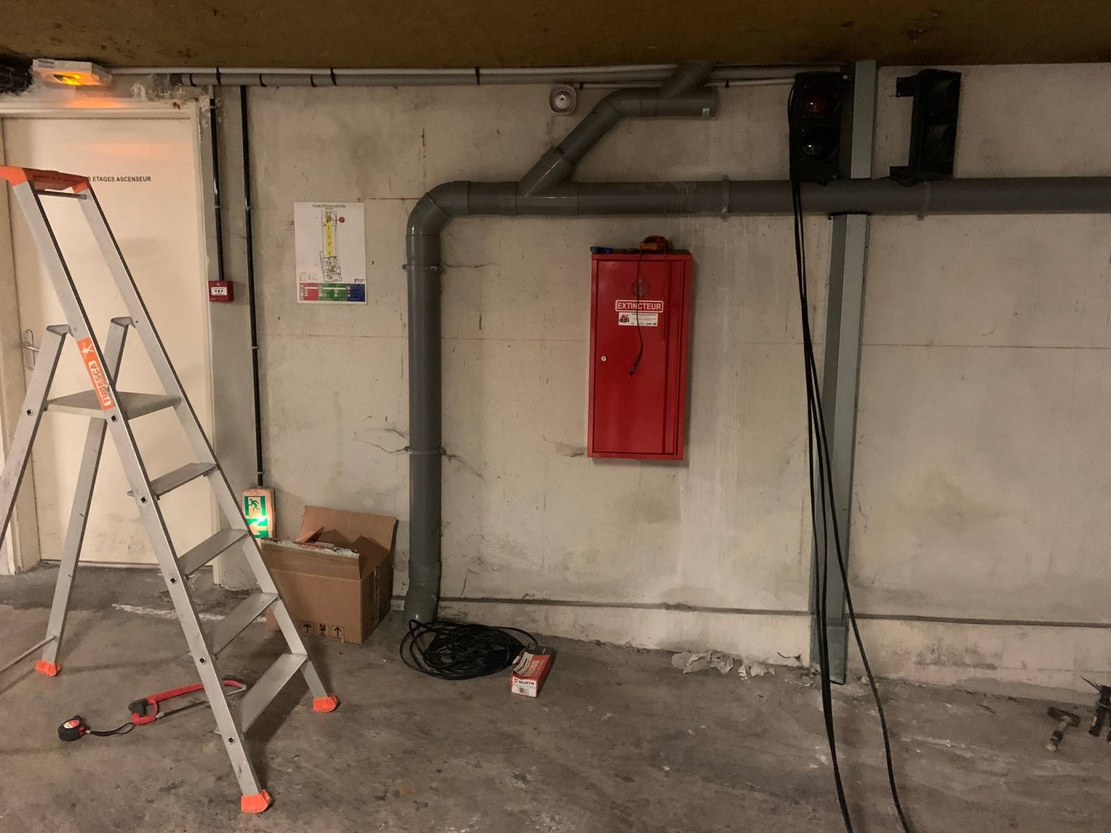 Travaux et alimentation électrique pour installation d'un système de vidéosurveillance par caméras mini dôme dahua par Automatisations Services 13
