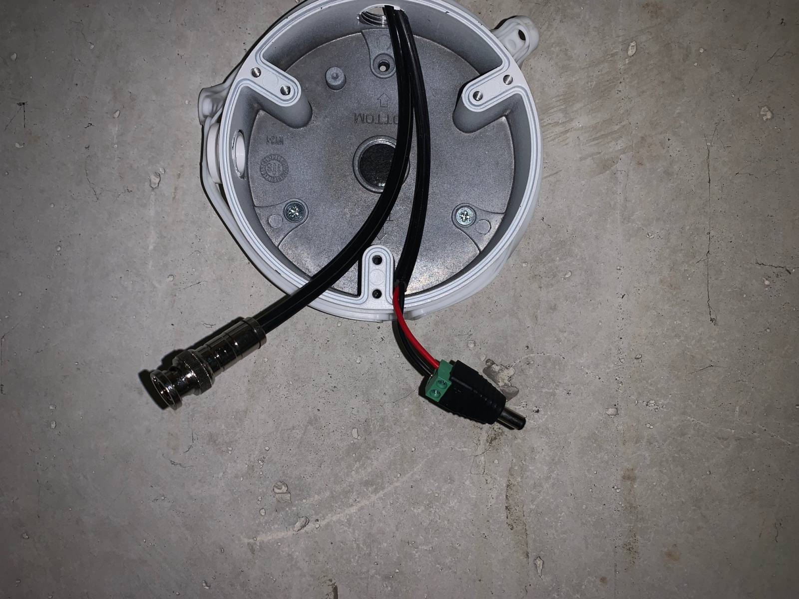 installation et amenée d'alimentation par câble coaxial KX6 pour branchement caméras de vidéo surveillance dahua sur Marseille par expert AS13