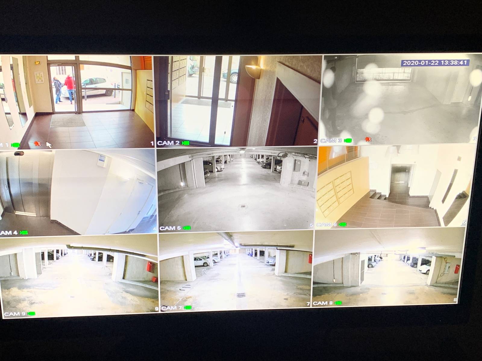 Vidéosurveillance par caméras Dahua via l'application mobile et moniteur hdmi