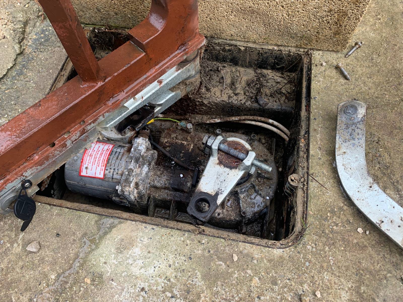 sav came marseille sur portail battant électrique équipé de moteur enterré frog par Automatisations Services