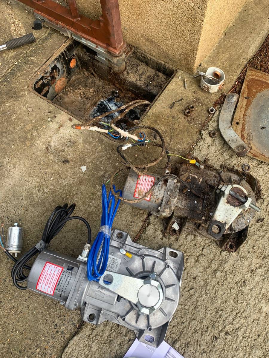 panne moteur enterré came dans caisse de fondation acier frog-cfn  sav réalisé sur Rognes par Automatisations Services