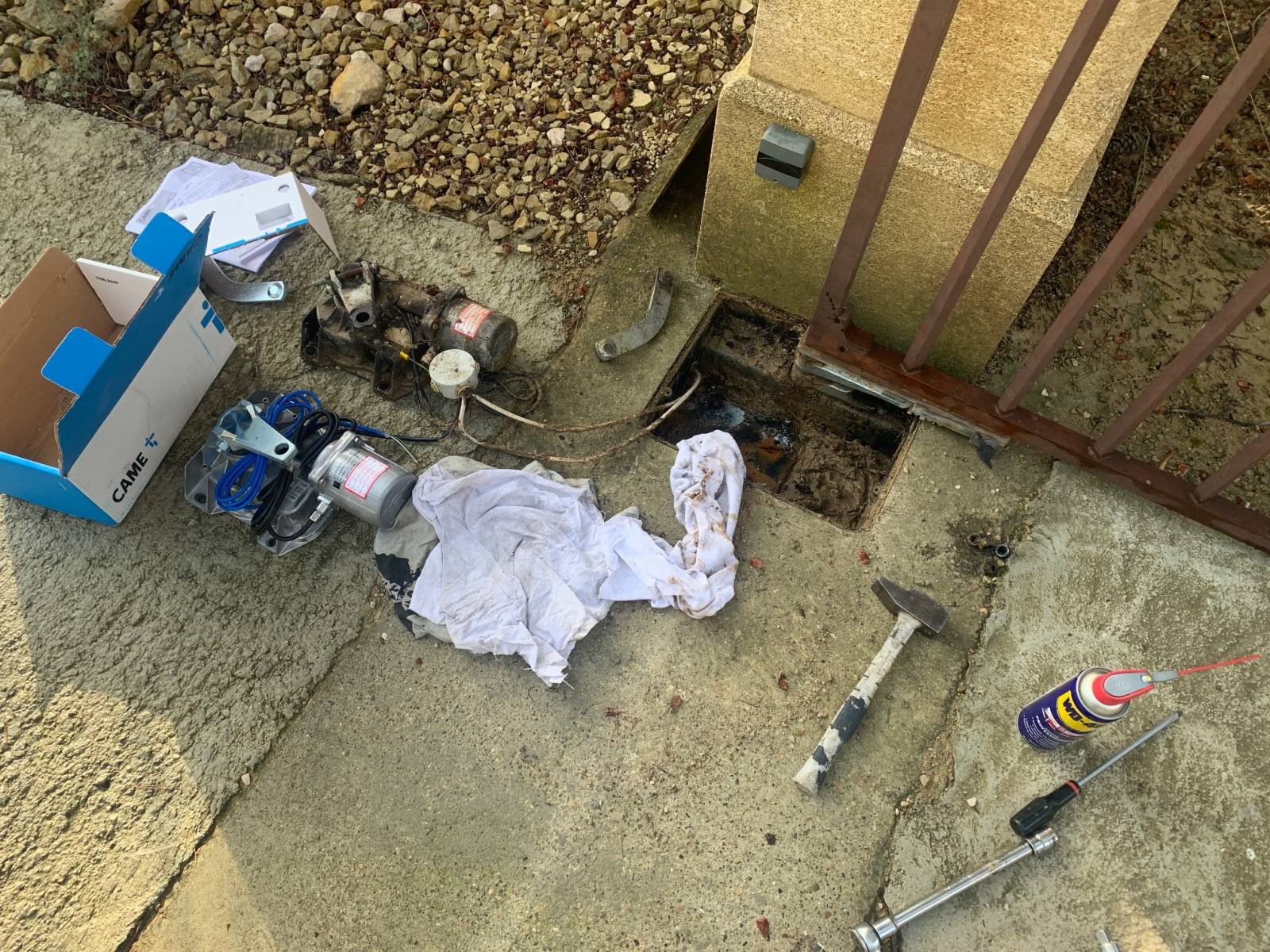 réparation moteur enterré came frog pour portail battant défaillant près d'aix en provence par Automatisations Services