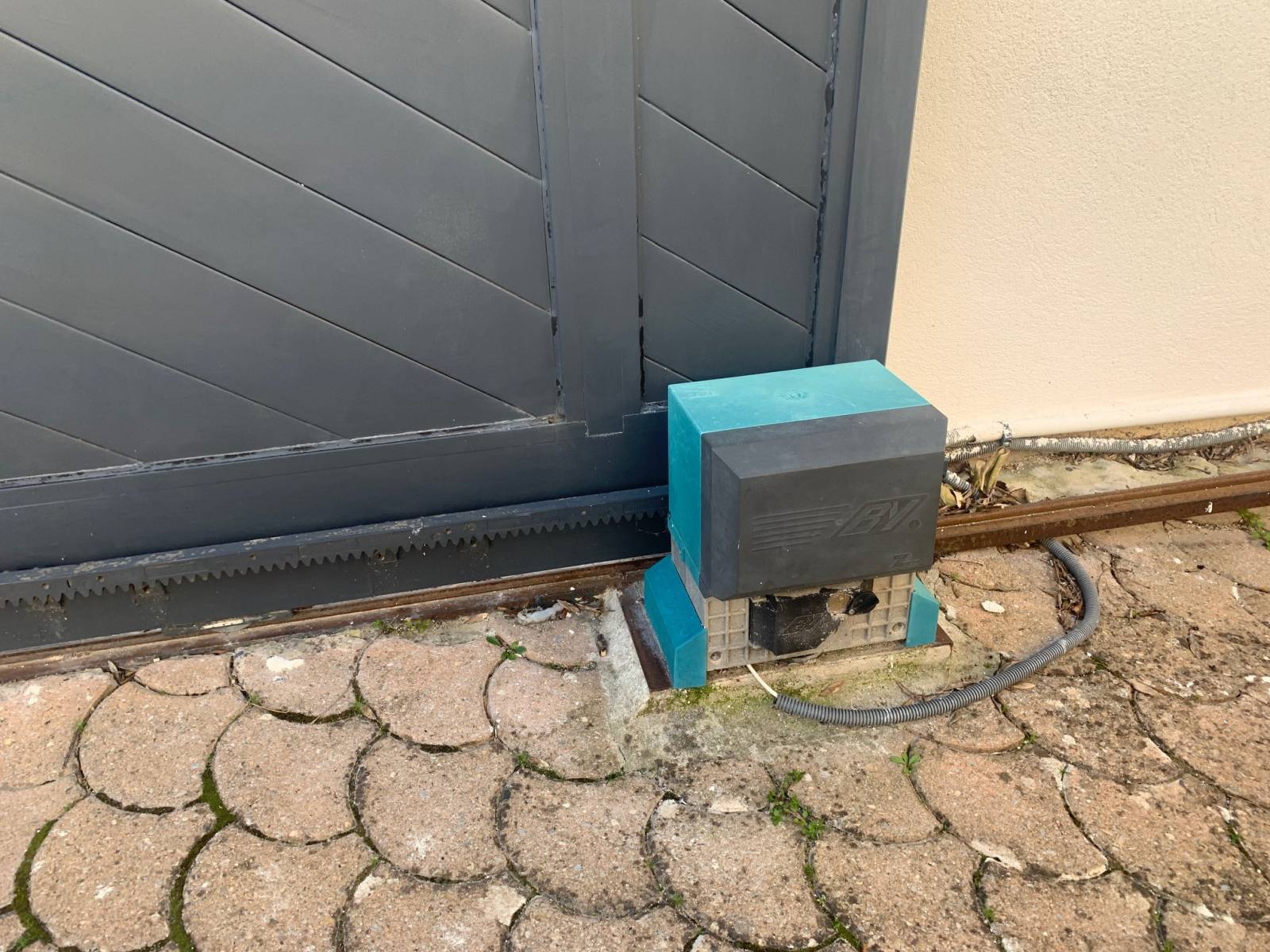 Panne moteur CAME BZ de portail électrique sur portail coulissant entre aix en provence et Marseille réparée par Automatisations Services