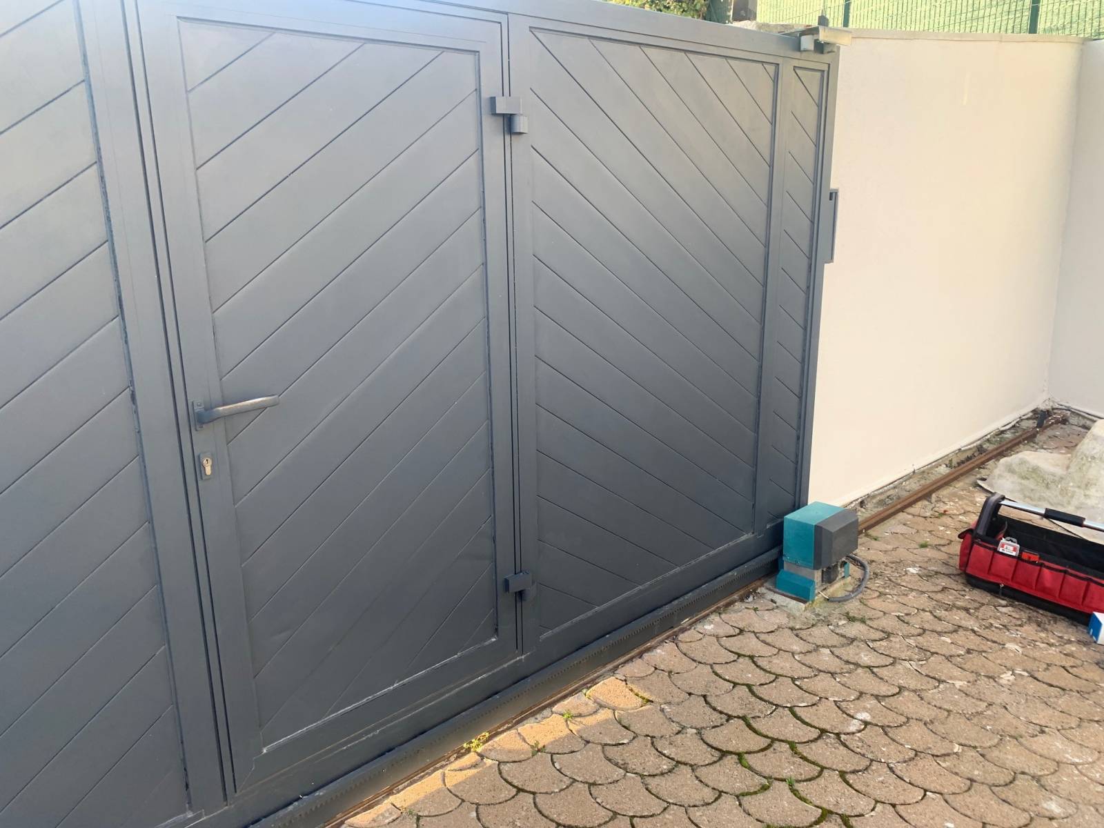 SAV dépannage réparation portail électrique en panne par expert Automatisations Services Septèmes 13240 près d'aix en provence et Marseille