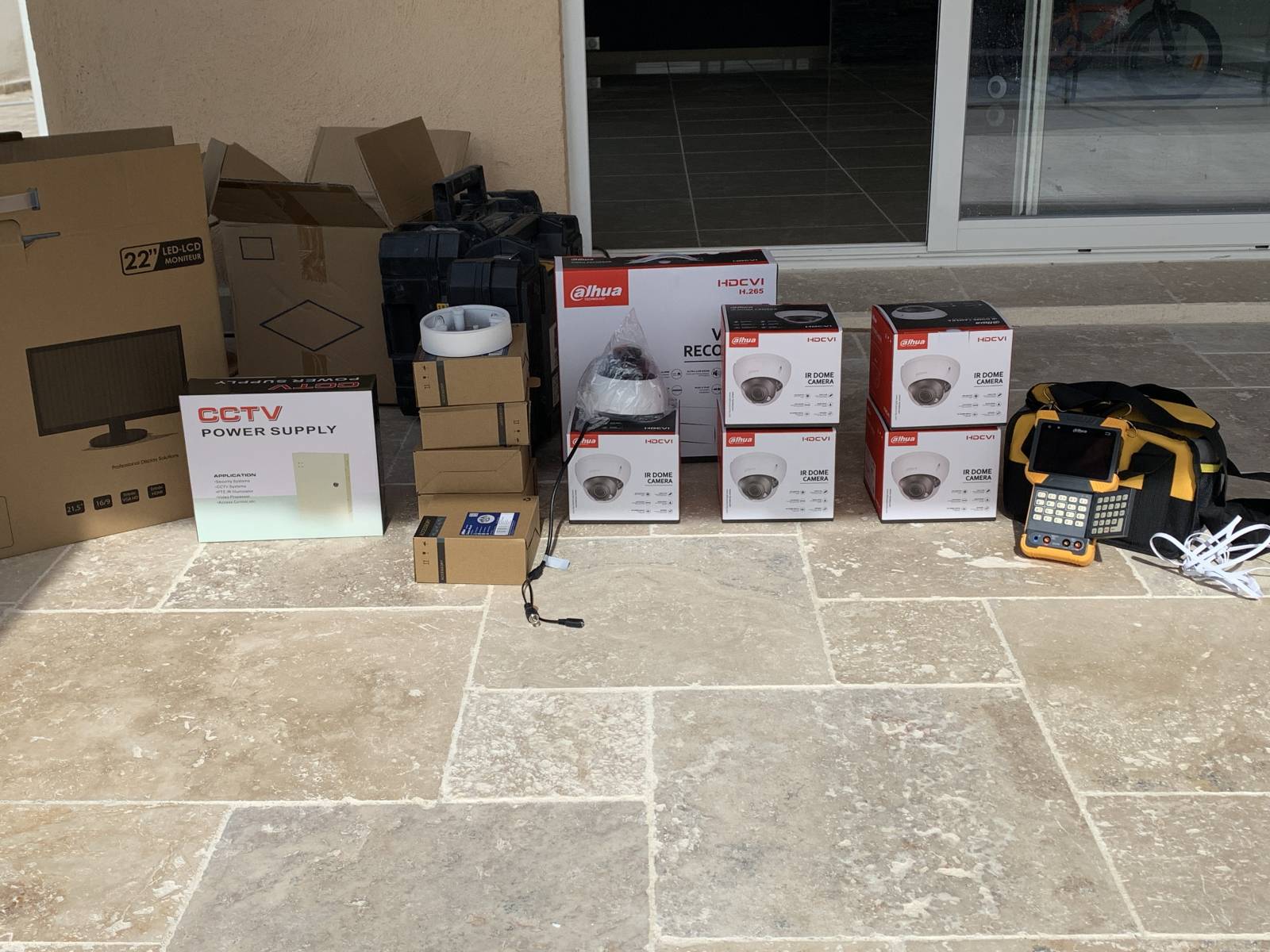 kit complet pour habitation afin de protéger et sécuriser votre domicile de toutes intrusions pendant votre absence proposé par Automatisations Services 13240