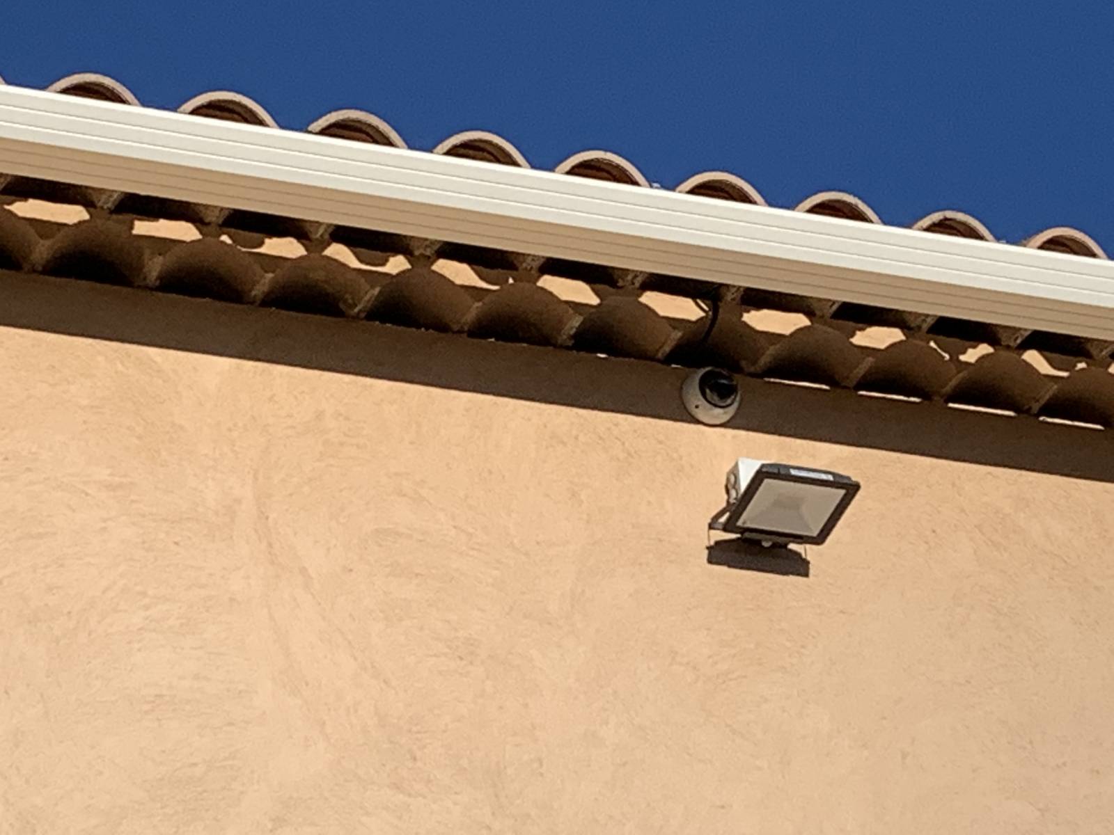 mini dôme dahua kit de vidéosurveillance pour habitation installé par un professionnel Automatisations Services 13005