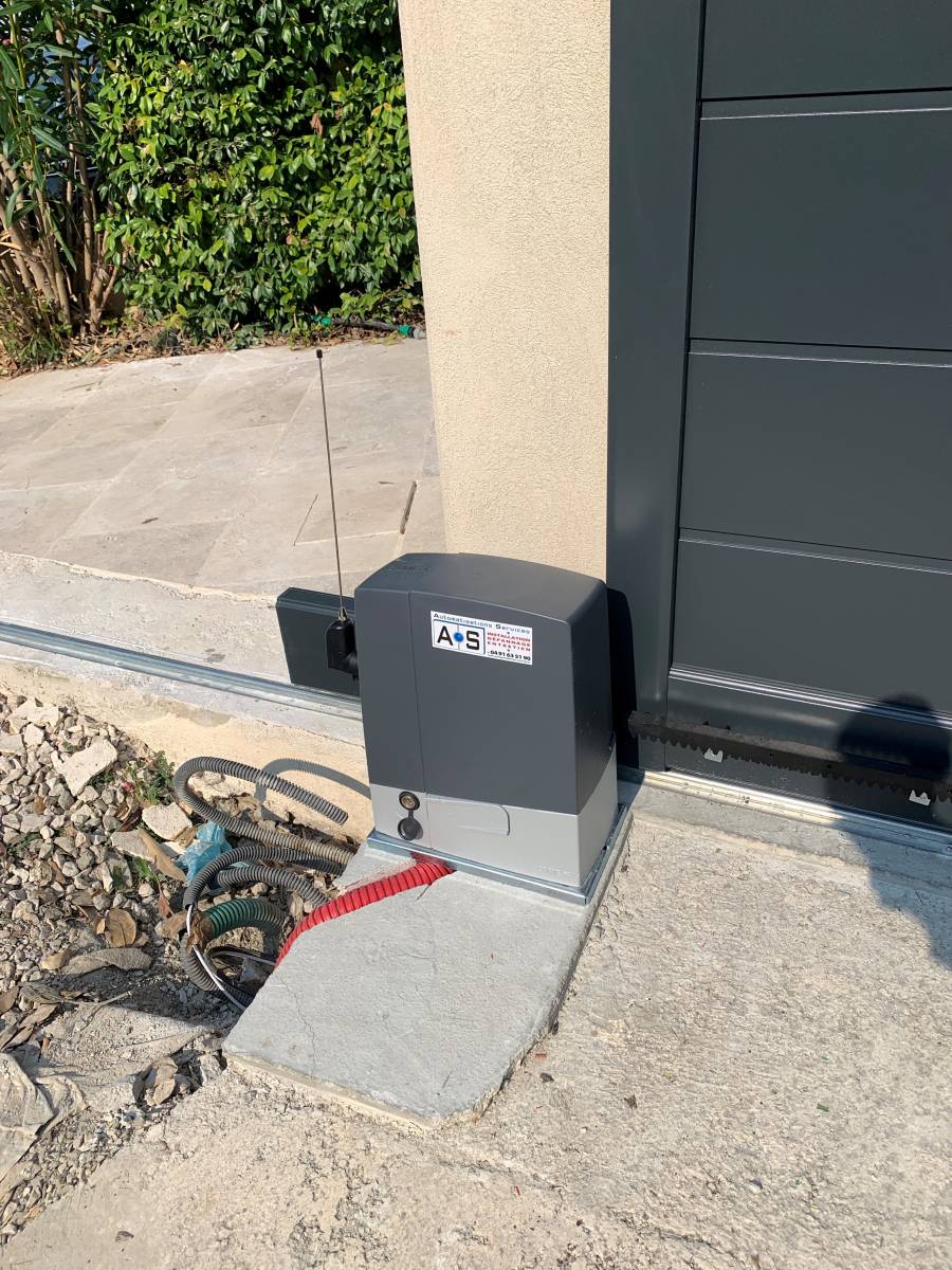 moteur coulissant portail aluminium atlantem design