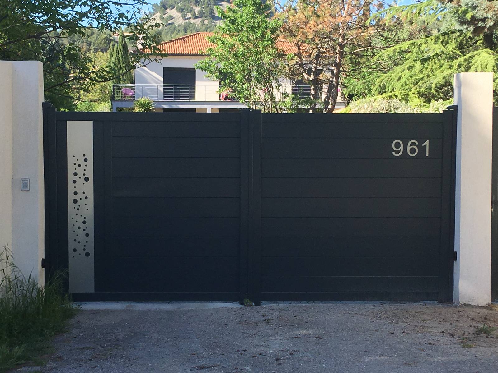 vente et pose portail aluminium design sur mesure et portillon assorti modèle et coloris au choix