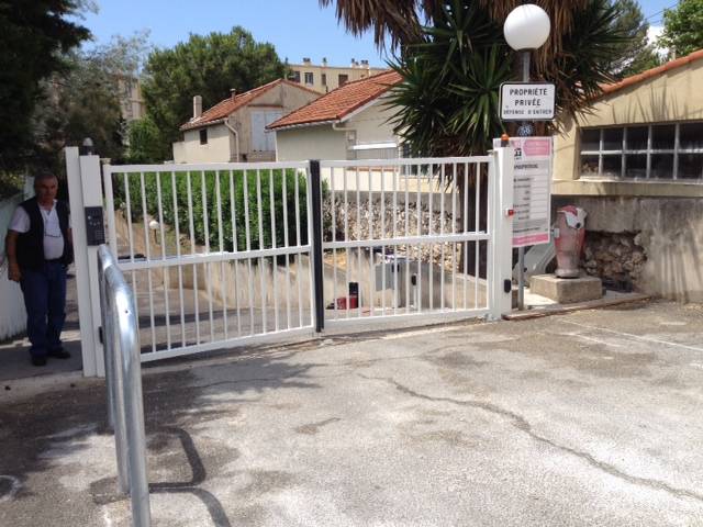 portail thermolaqué motorisé de copropriété marseille 13008