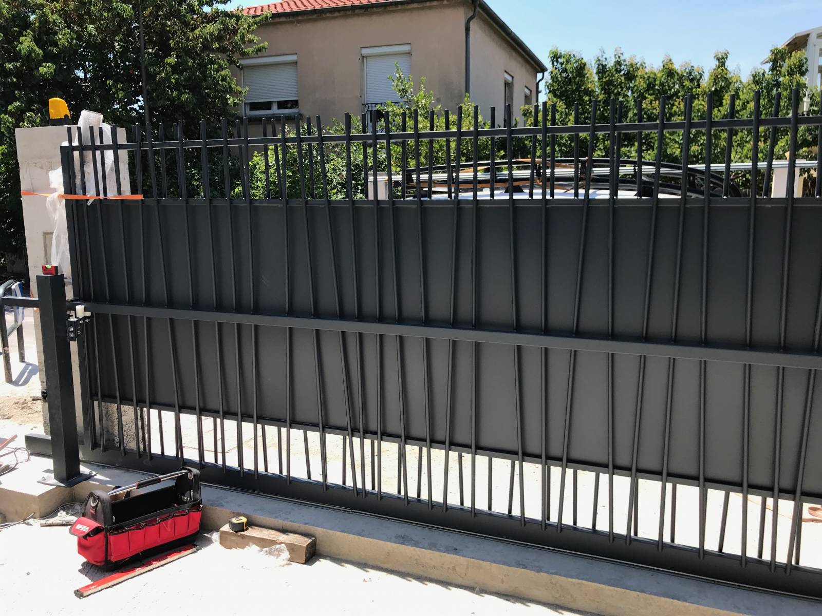 Portail coulissant automatique avec portillon bambou Aix Marseille Marignane 13