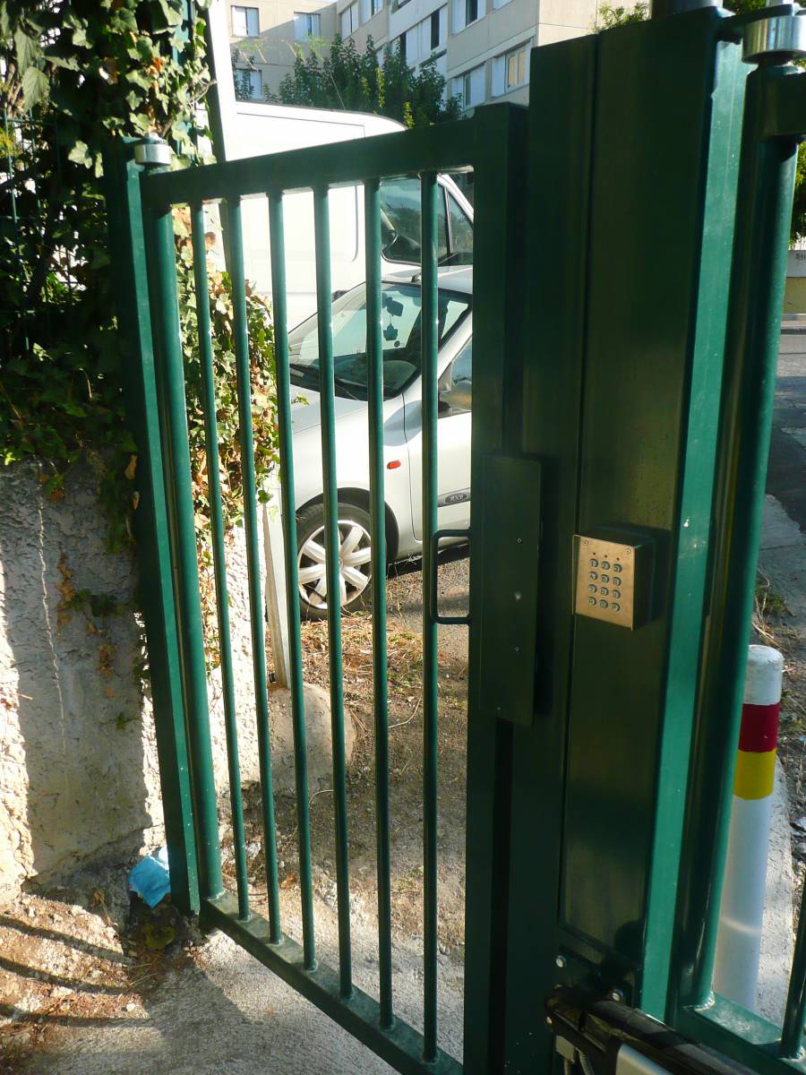 portillon ferme porte groom pour copropriété les pennes mirabeau