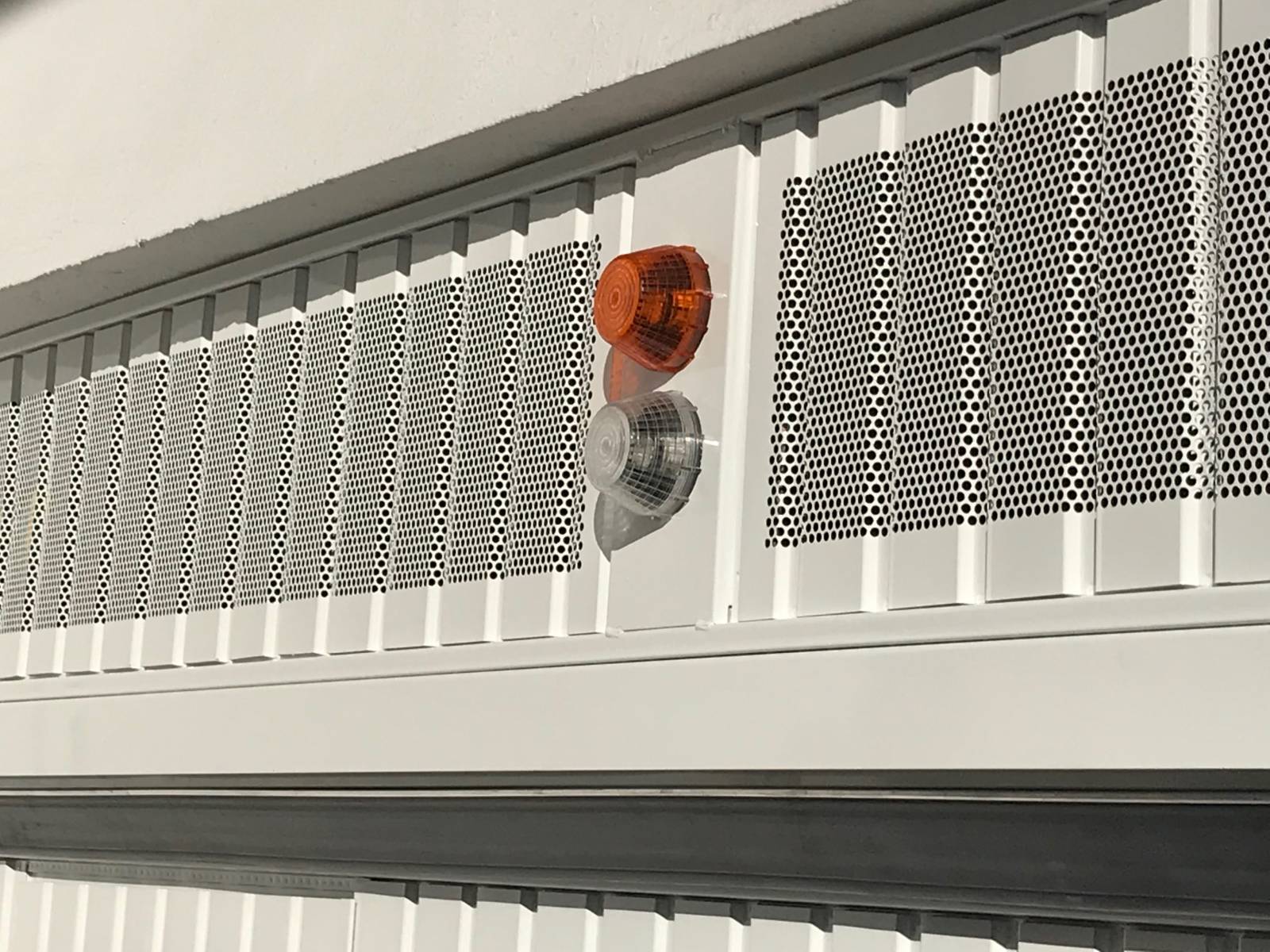 Signalisations lumineuses obligatoires pour portes automatiques conforme aux normes et législations en vigueur