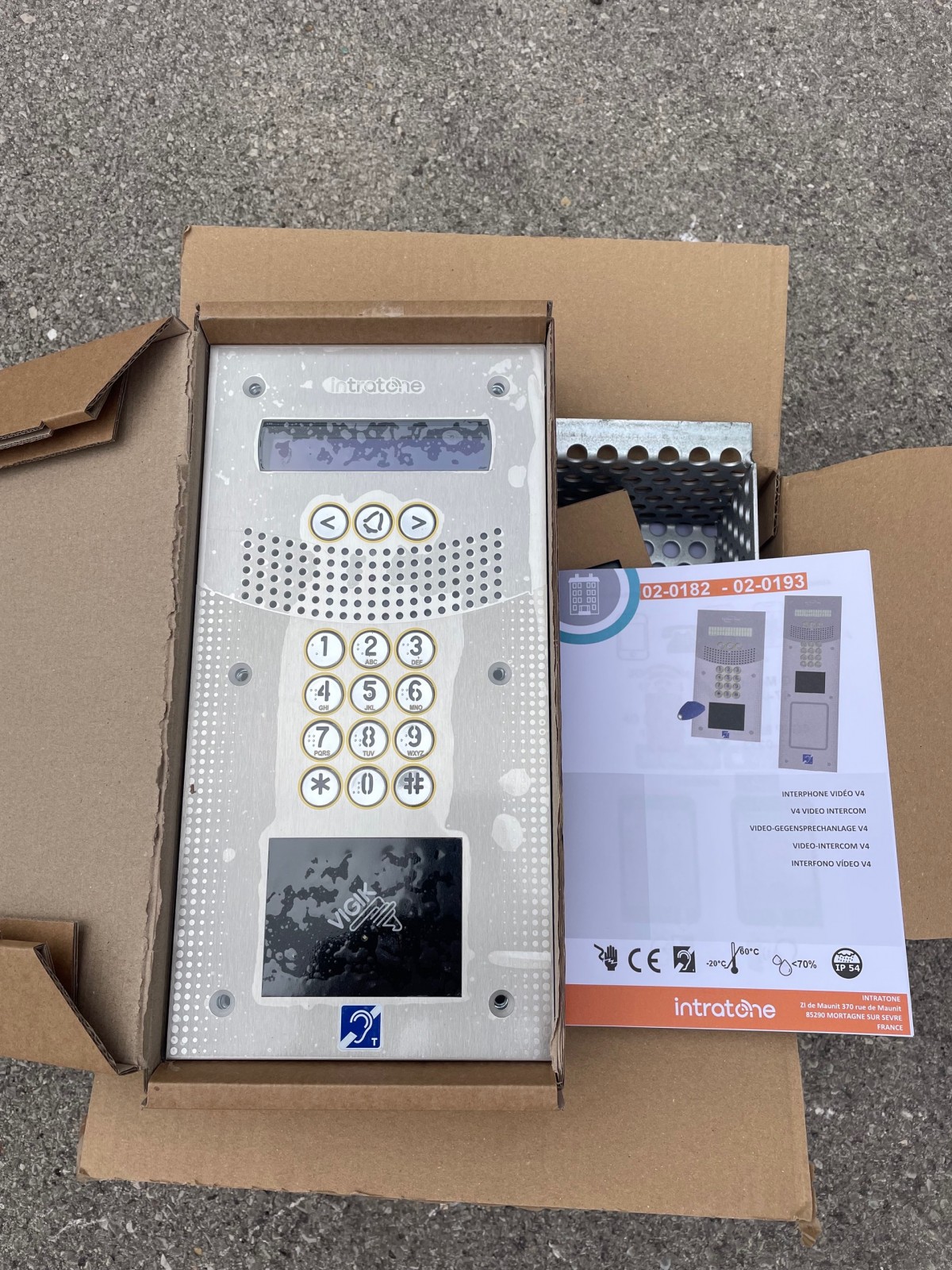 remplacement interphone v4 inox intratone vandalisé sur résidence à marseille par le dépanneur Automatisations Services