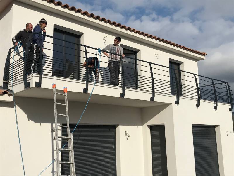 Garde corps design pour balcons poseurs sur Marseille Aubagne Cassis 13
