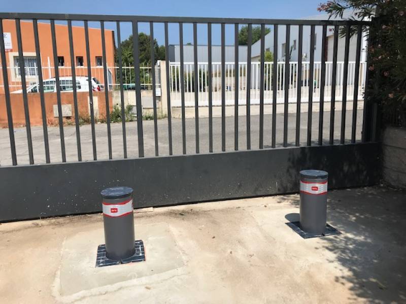 Installation de bornes et portail motorisé fonctionnant en simultané à Aix en Provence 13100