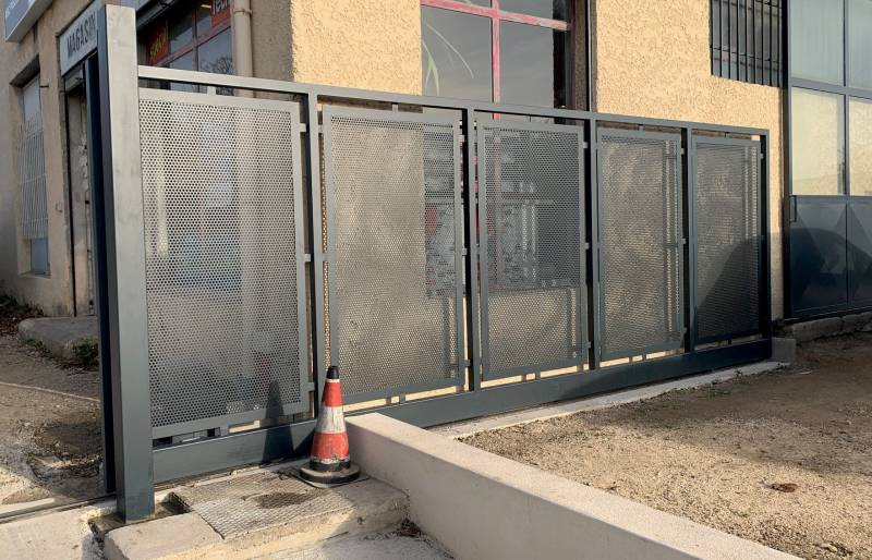 portail coulissant acier motorisé came thermolaqué sur septèmes les vallons par Automatisations Services