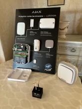 Installation d’alarme AJAX sans fil à Aix-en-Provence. Système sans abonnement, simple et sécurisé pour particuliers. Contactez Automatisations Services au 04 69 00 12 45.