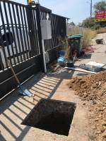 création d'un trou de fondation pour scellement du caisson de la borne stoppy à Marseille 13