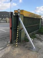 réalisation et scellement béton d'une jambe de force pour maintenir une structure de portail fragilisée Marseille