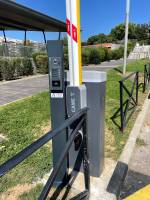 barrière came en acier zingué et peint avec lisse renforcée pour passage jusqu'à 7,8 mètres avec portier gsm intratone à boutons marseille aix automatisations services