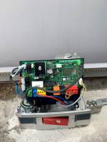 Pose moteur Bft ARES pour portail coulissant acier plein sur Plan de Cuques par Automatisations Services Professionnel BFT