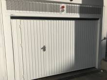 Pose porte de garage sur mesure pour parking résidentiel à Marseille 13