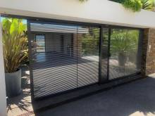 Portes coulissantes design automatisées par un moteur CAME CBX par Automatisations Services Marseille